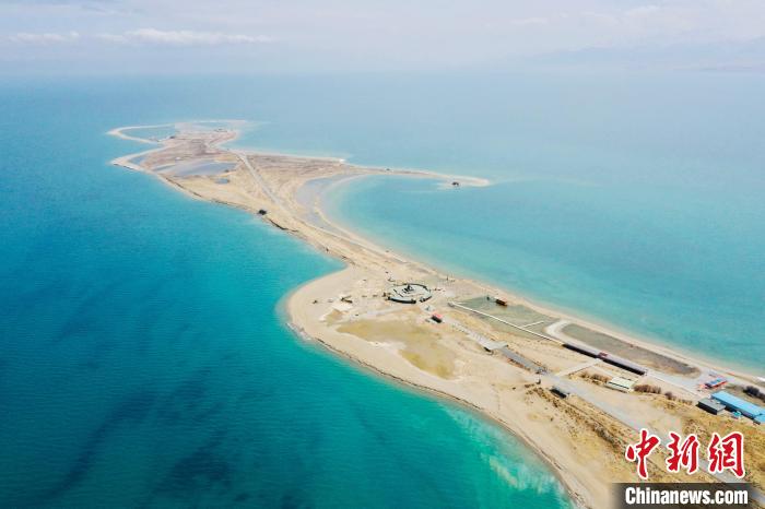 圖為青海湖?！±罱瓕?攝
