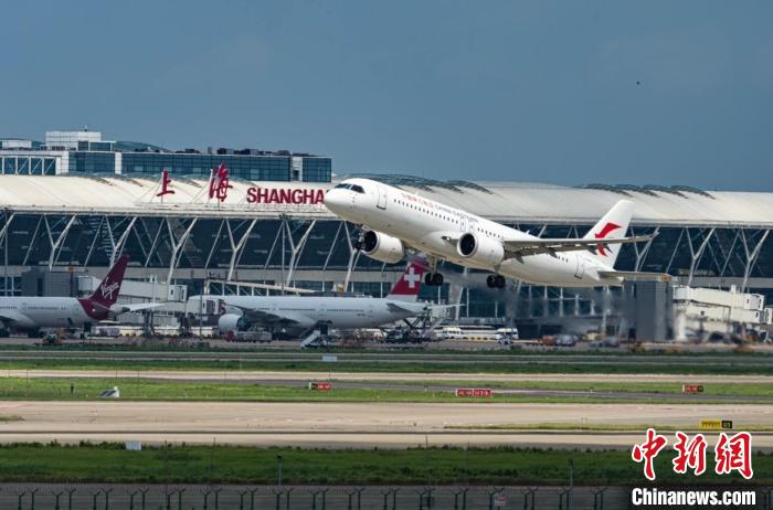 第二架?chē)?guó)產(chǎn)C919正式“入列”東航機(jī)隊(duì)將與首架機(jī)搭檔執(zhí)飛滬蓉快線