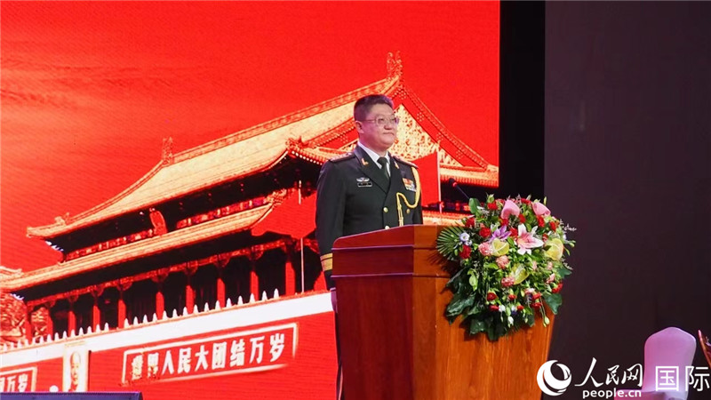 圖為中國駐老撾大使館國防武官李兵大校致辭。人民網記者 孫廣勇攝