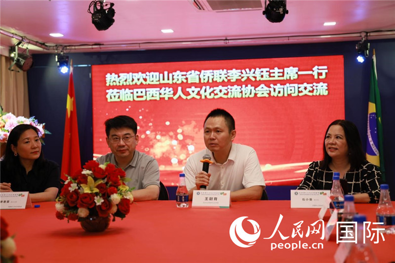 中國駐里約熱內盧副總領事王尉育（右二）發表致辭。人民網記者宋亦然攝