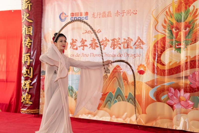 巴西藝術家表演中國舞。里約天主教大學孔子學院供圖