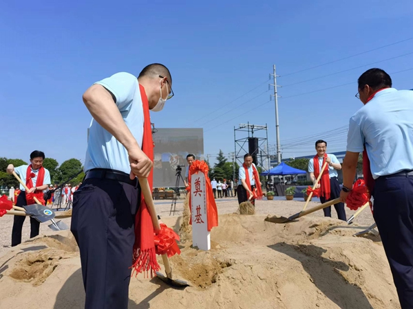 作為今年荷花節(jié)“開場秀”，理士新能源智造園區(qū)項目正式開工。人民網 馬曉波攝