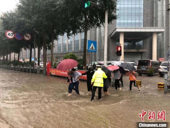 8月28日，青海省東部出現強降水天氣過程，其中西寧地區出現入汛以來雨量最大、強度最大的強降水過程。西寧交警供圖