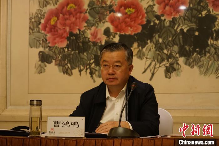 圖為全國人大常委會委員、全國人大華僑委員會副主任委員、致公黨中央副主席曹鴻鳴講話?！∨擞隄?攝