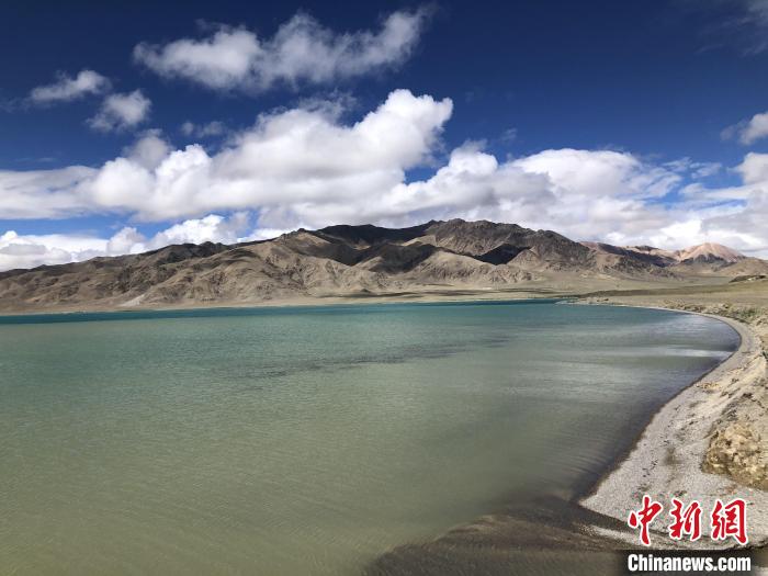 西藏阿里的高原湖泊別若錯(cuò)(又稱(chēng)別若則錯(cuò))海拔約4470米。　<a target='_blank' href='/'><p  align=