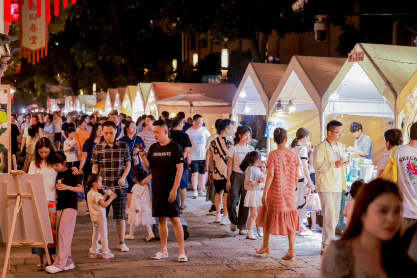 本屆中國大運河廟會吸引不少市民游客前來參觀游玩。拱墅區委宣傳部供圖
