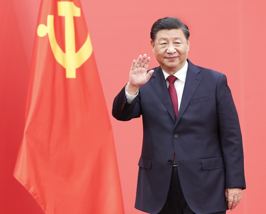 2022年10月23日，習近平在北京人民大會堂同采訪中共二十大的中外記者親切見面。