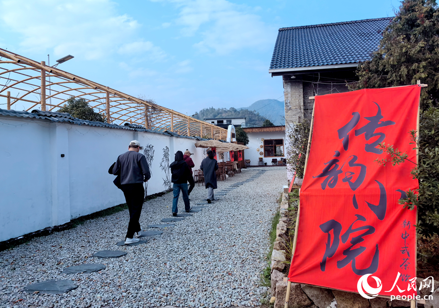 舊茶廠改造后的“傳韻小院”新中式茶館。人民網(wǎng)記者 林曉麗攝