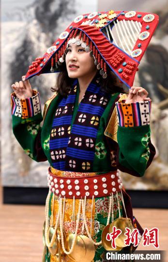 圖為國(guó)家級(jí)非遺項(xiàng)目——西藏那曲申扎縣的巴扎服飾。　李林 攝