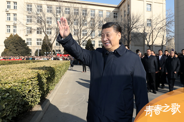 2019年1月17日，習(xí)近平在天津南開大學(xué)向?qū)W生揮手致意。